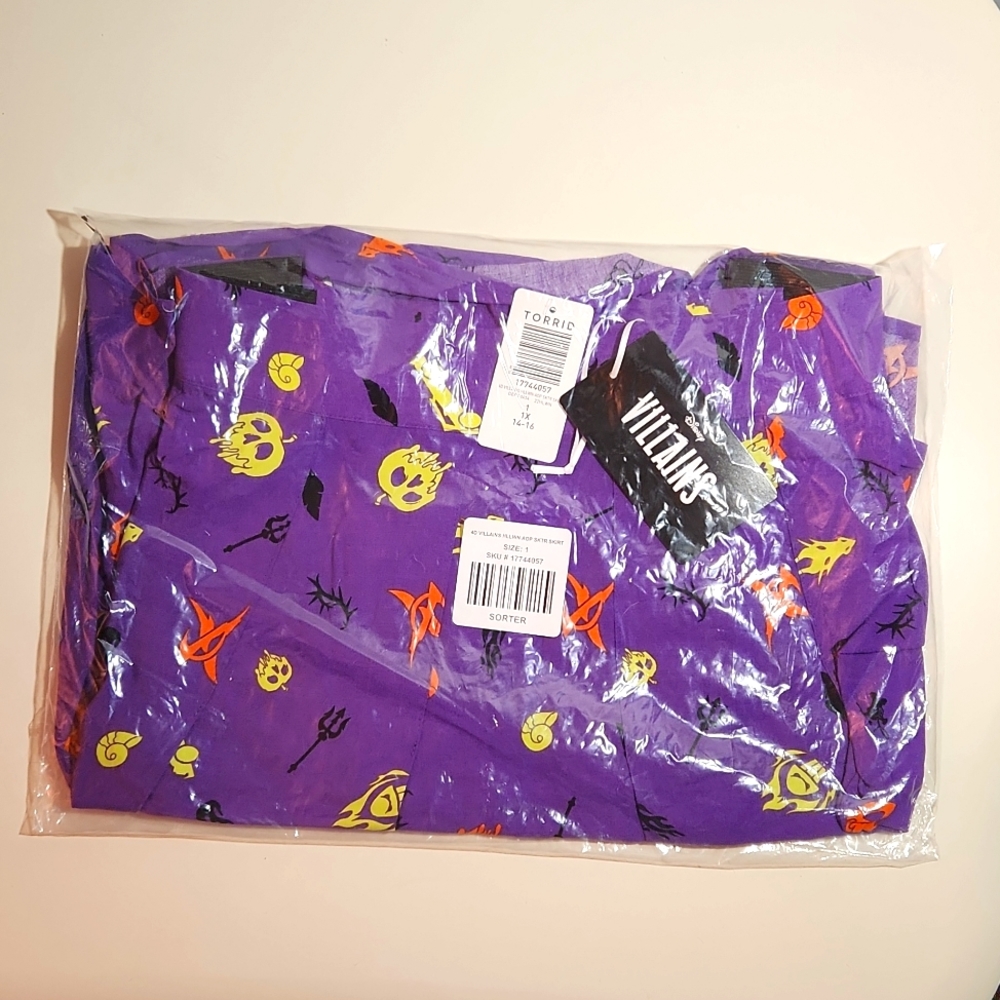 ❤️NWT TORRID DISNEY VILLAINS - HALLOWEEN SKULLS MAGIC MONSTER SKIRT 1X - Picture 4 of 11